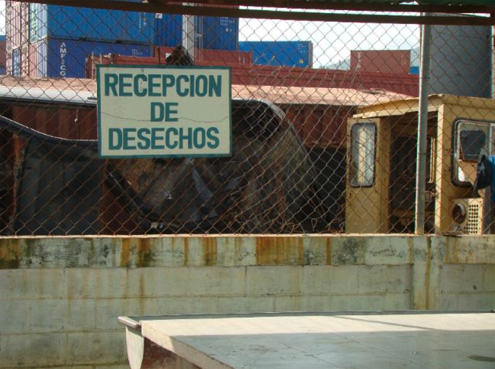 Recolección y clasificación de desechos sólidos MARPOL Anexo V en operación portuaria — foto 7 de 19