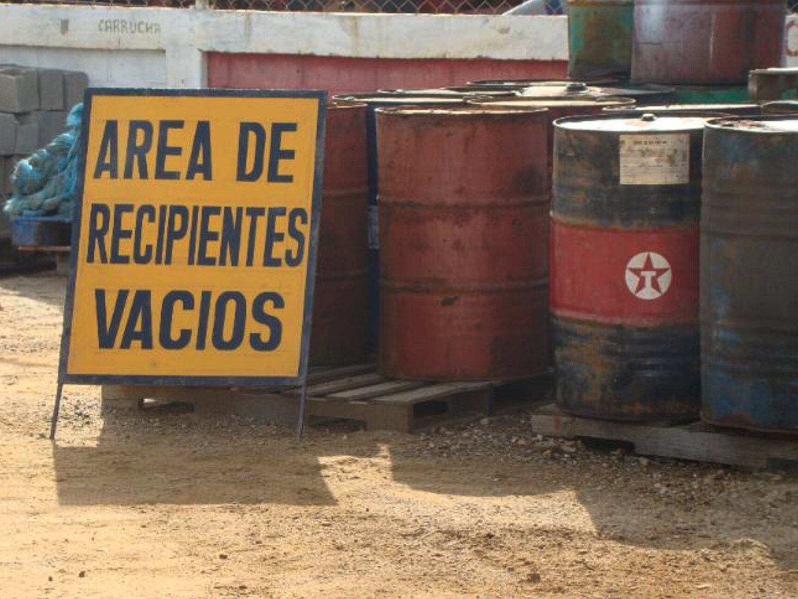 Recolección y clasificación de desechos sólidos MARPOL Anexo V en operación portuaria — foto 11 de 19