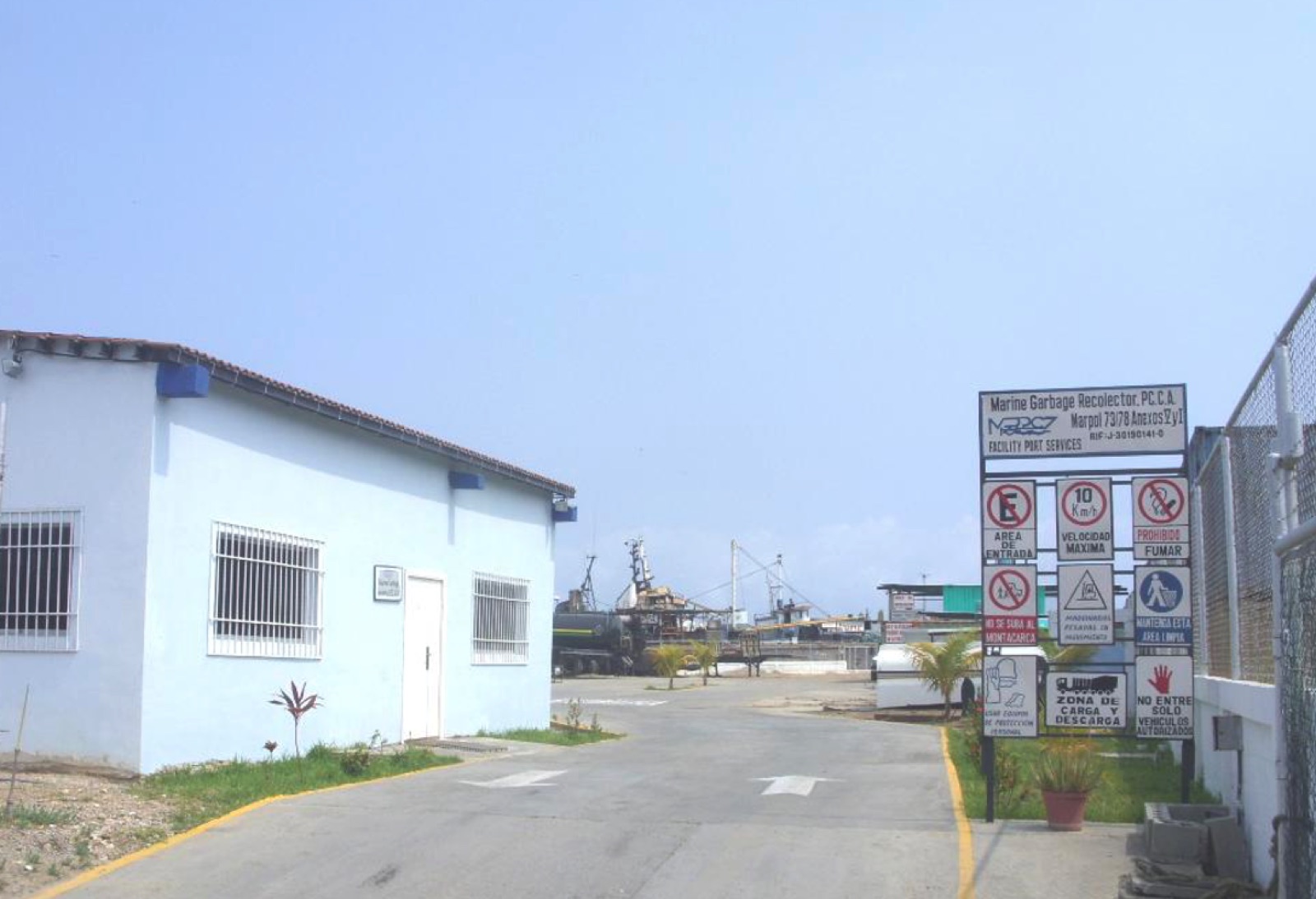 Vista de la planta desgrasadora concesionada por BOLIPUERTOS en Puerto Cabello, Venezuela — foto 4 de 5